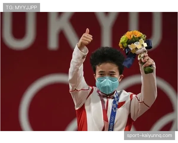 就说侯志慧那张下班回家炒菜的照片吧，奖牌光环和菜刀真是反差到让人笑出声